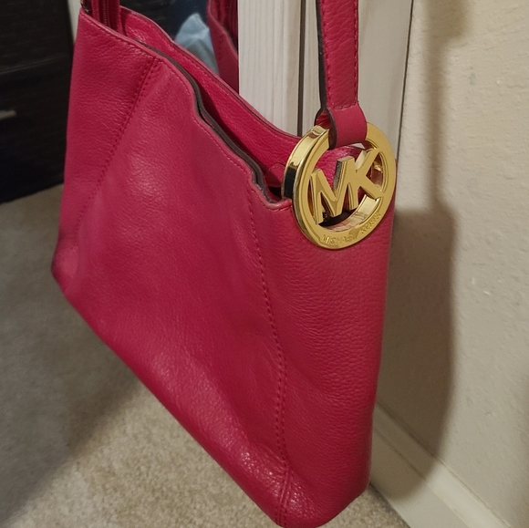 Michael Kors Fuchsia Shoulder Bag with Gold Logo - Picture 1 of 10